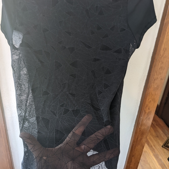 Women's Under Armour Athletic Shirt w/Sexy Mesh Black - Picture 4 of 7